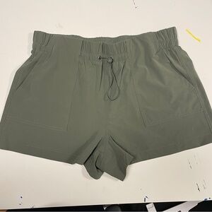 Avia Women's Cargo Shorts in Olive